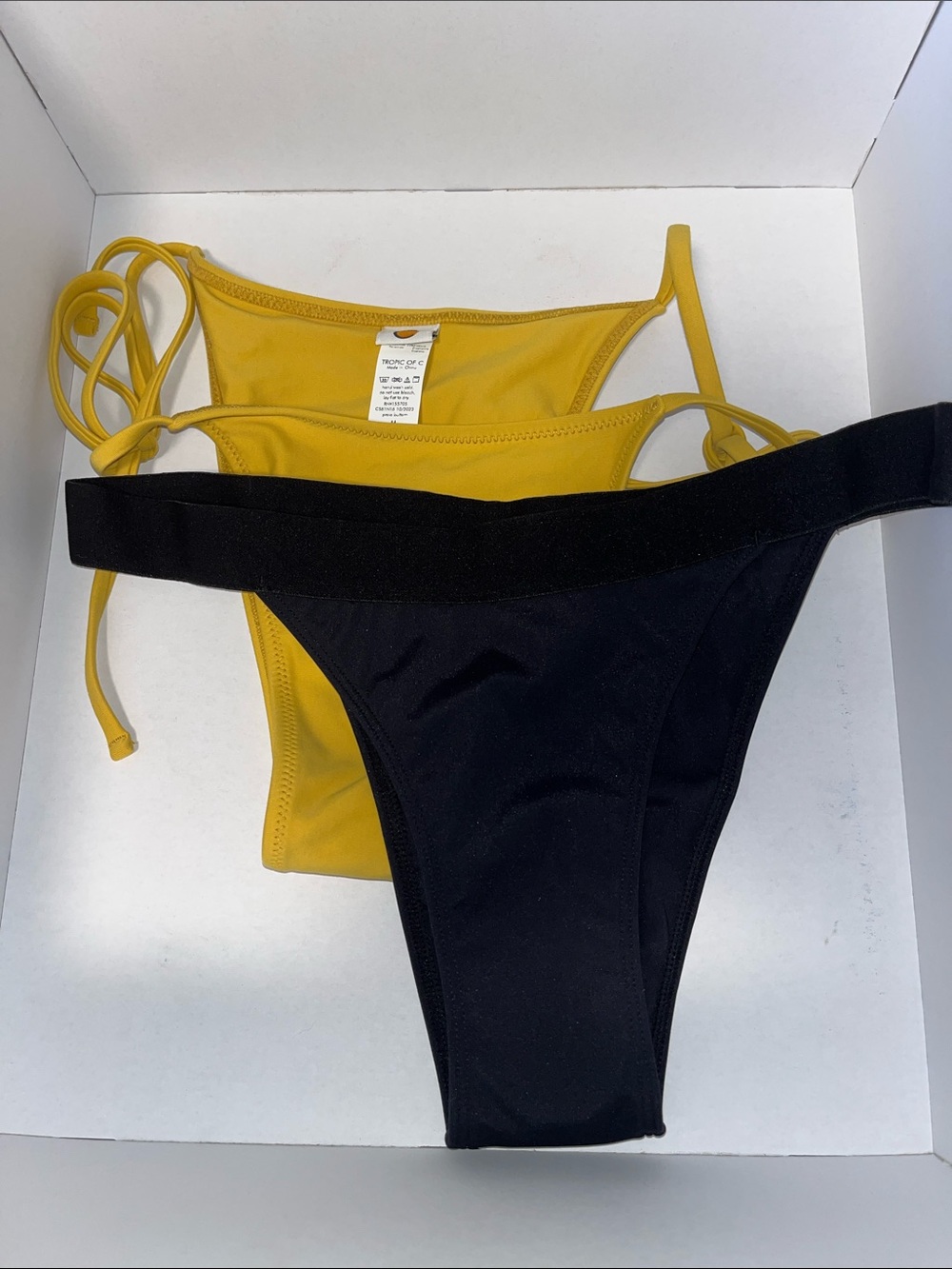 Lot- Tropic of c Bikini Bottom Perla eco small and yellow bikini bottom medium